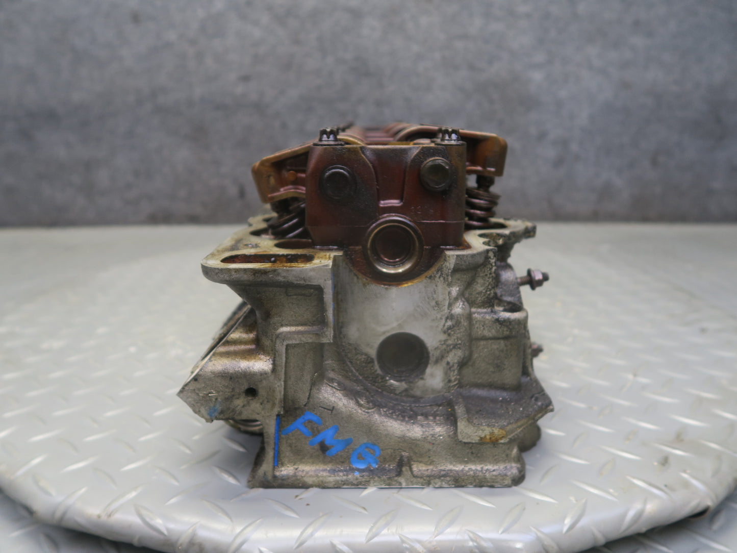 02-05 Mercedes W463 G500 M113 Engine Right Cylinder Head w Camshaft 1130161701