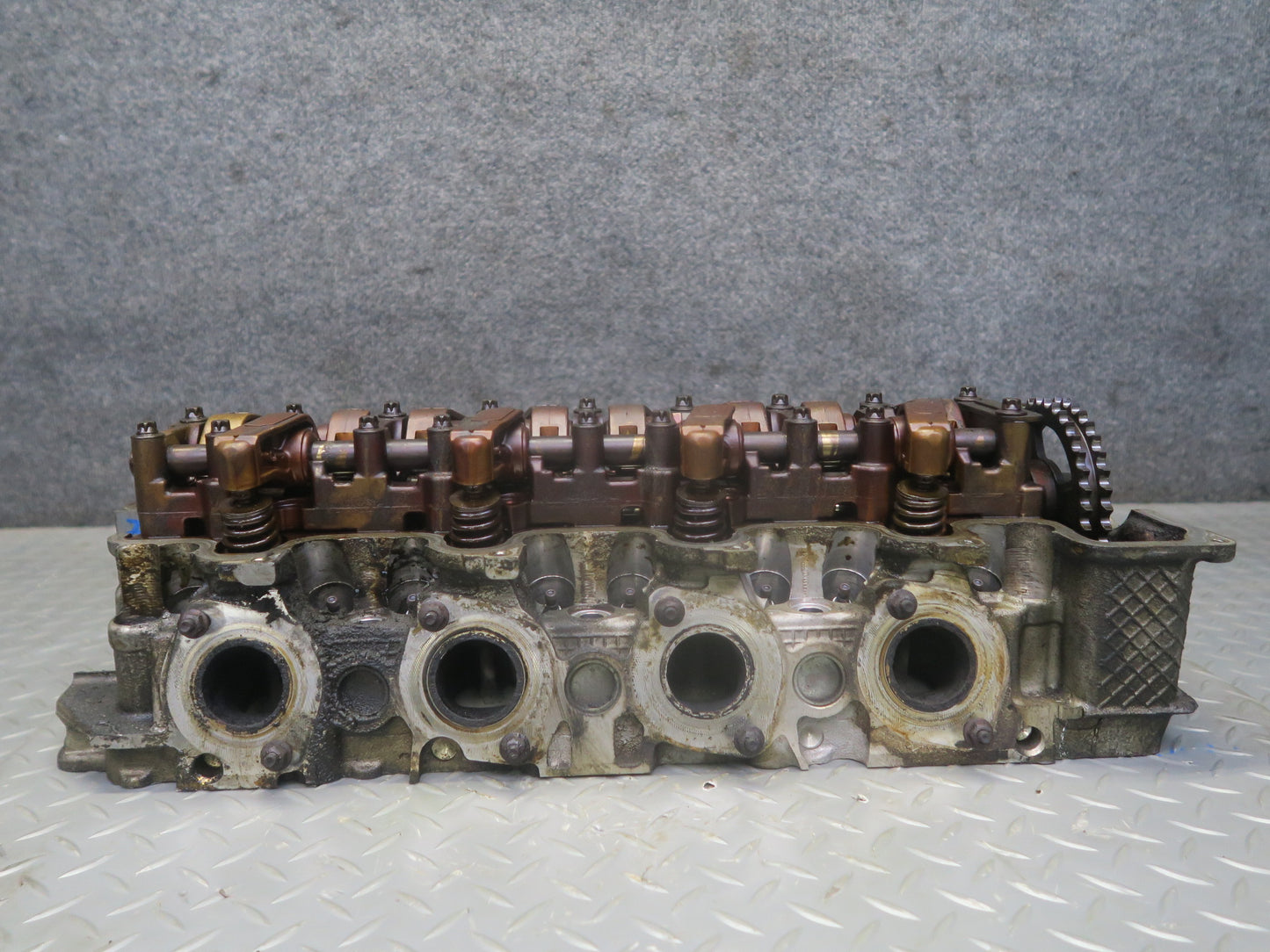 02-05 Mercedes W463 G500 M113 Engine Right Cylinder Head w Camshaft 1130161701