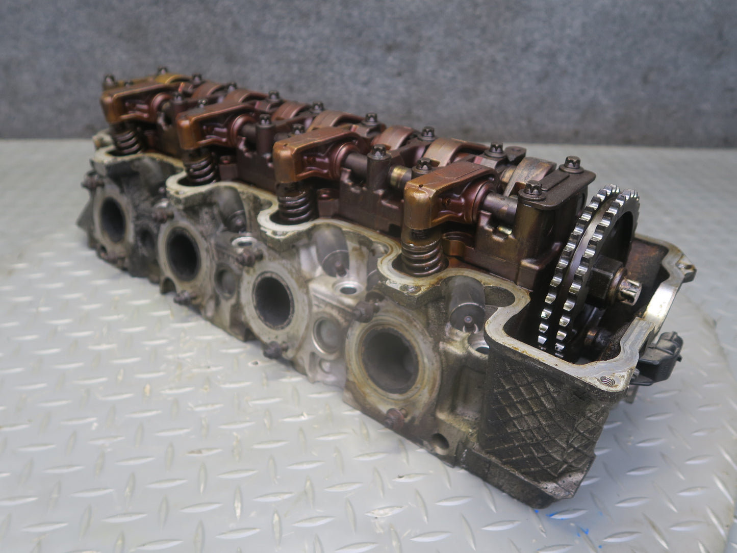 02-05 Mercedes W463 G500 M113 Engine Right Cylinder Head w Camshaft 1130161701