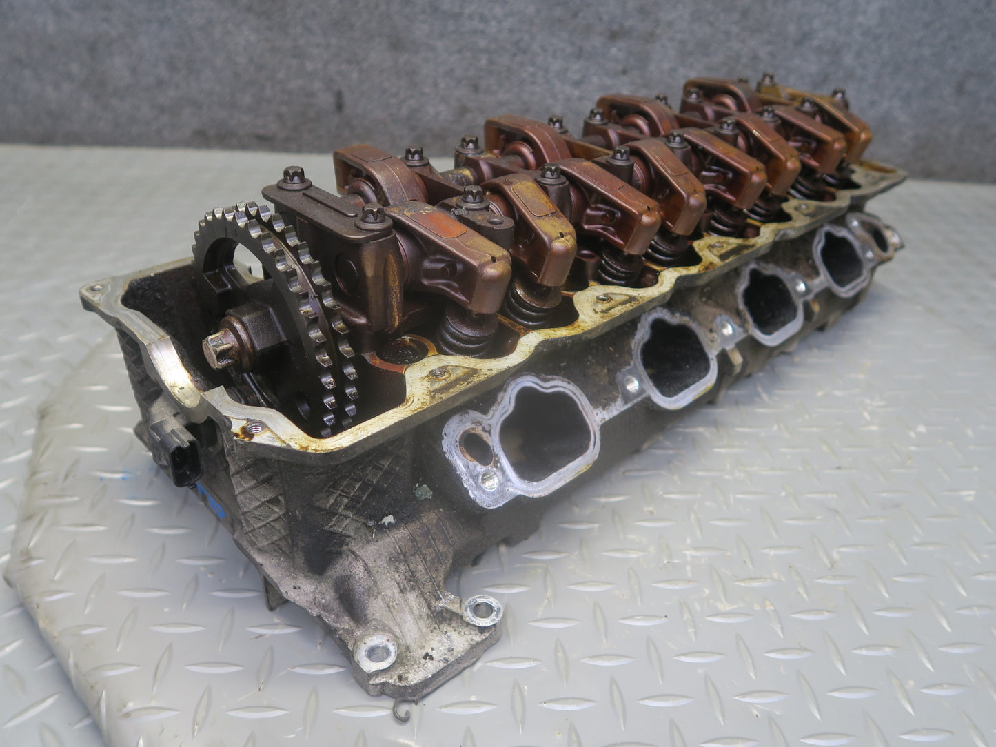 02-05 Mercedes W463 G500 M113 Engine Right Cylinder Head w Camshaft 1130161701