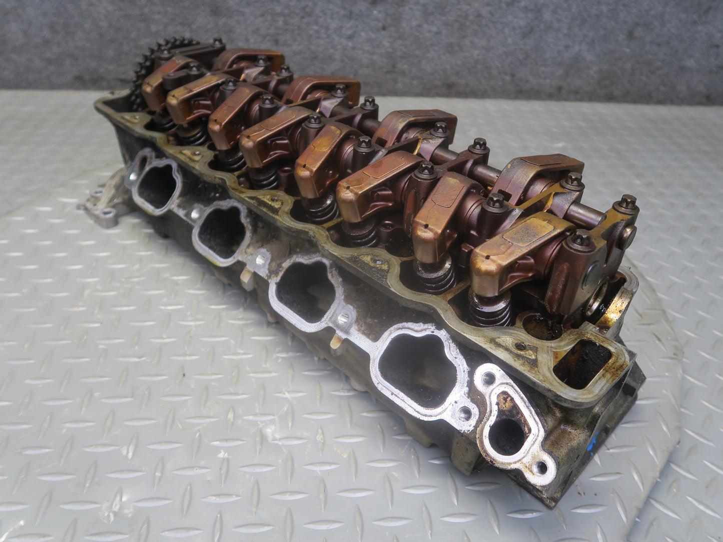 02-05 Mercedes W463 G500 M113 Engine Right Cylinder Head w Camshaft 1130161701