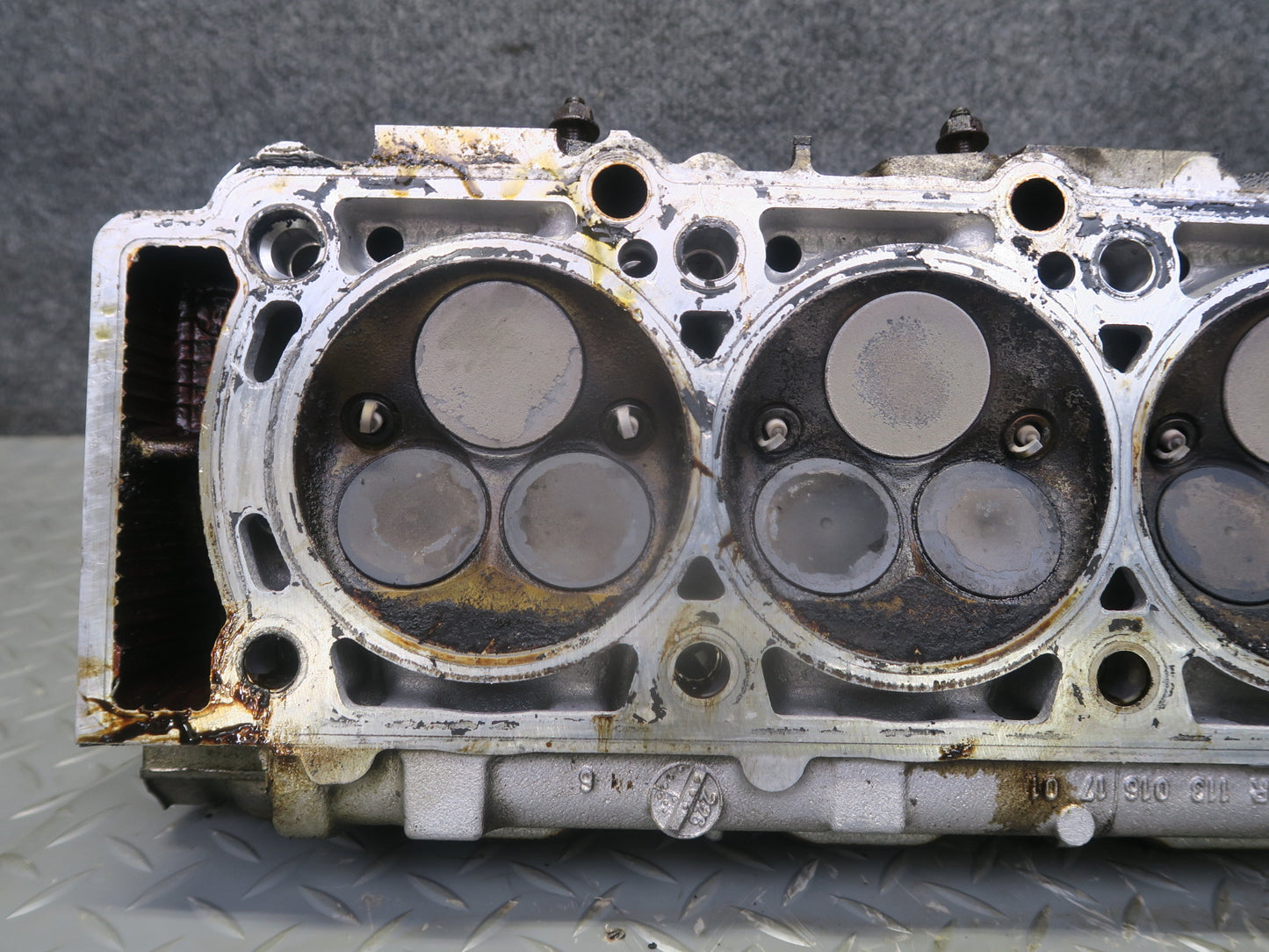 02-05 Mercedes W463 G500 M113 Engine Right Cylinder Head w Camshaft 1130161701