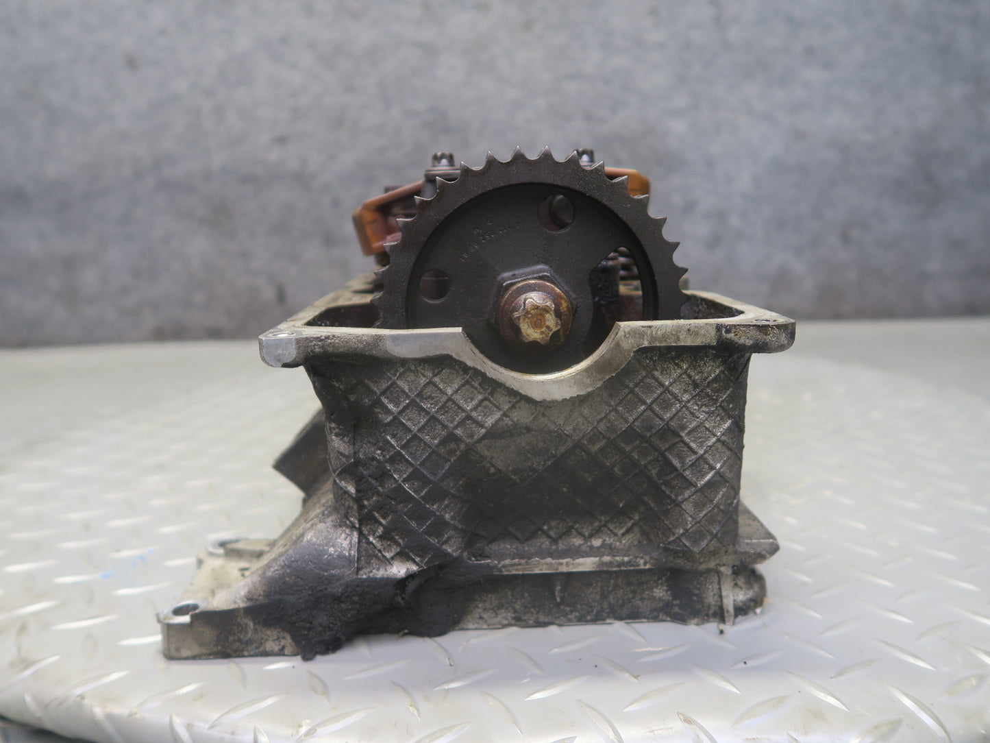 02-05 Mercedes W463 G500 M113 Engine Left Cylinder Head w Camshaft 1130161601
