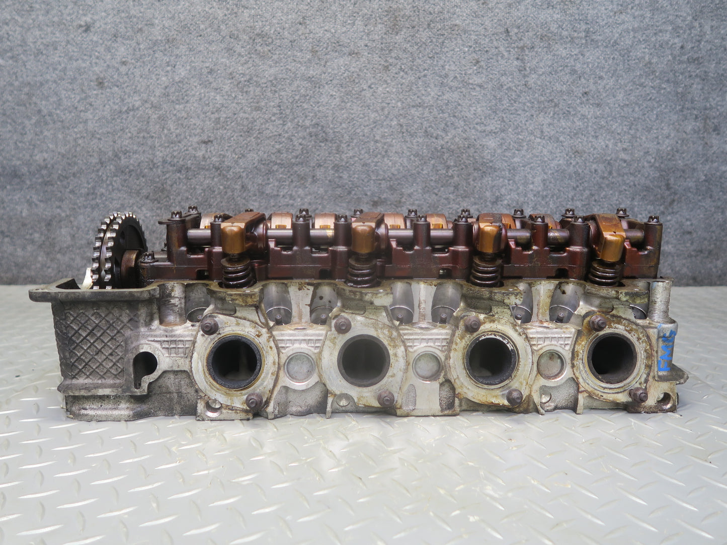 02-05 Mercedes W463 G500 M113 Engine Left Cylinder Head w Camshaft 1130161601