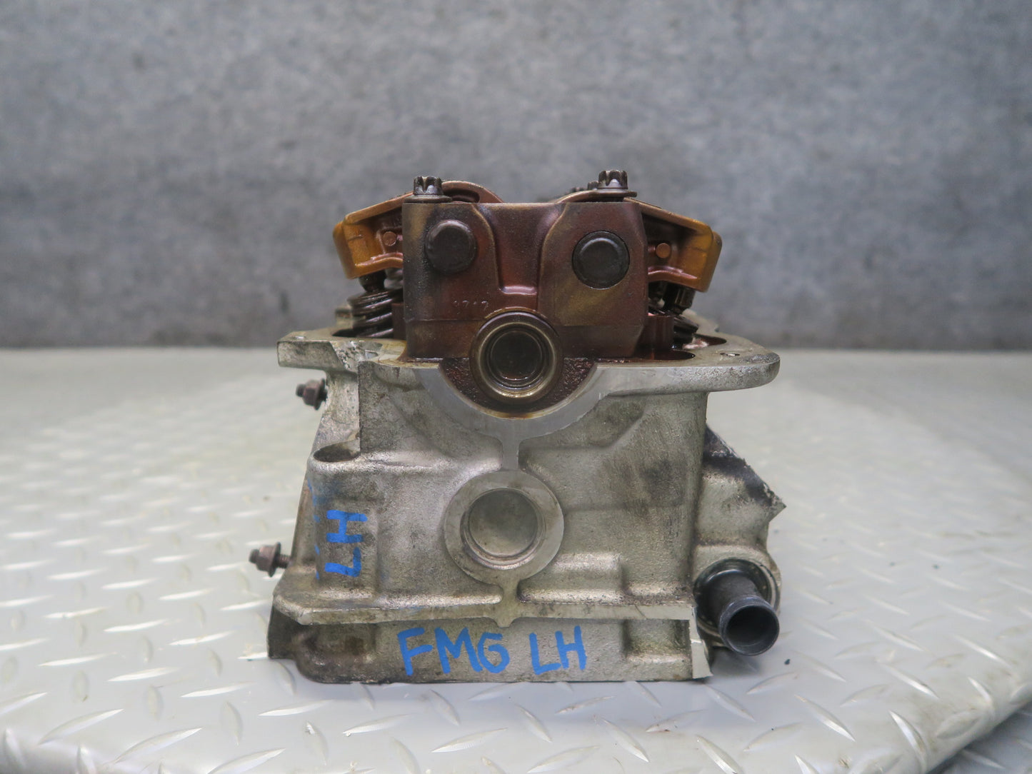 02-05 Mercedes W463 G500 M113 Engine Left Cylinder Head w Camshaft 1130161601