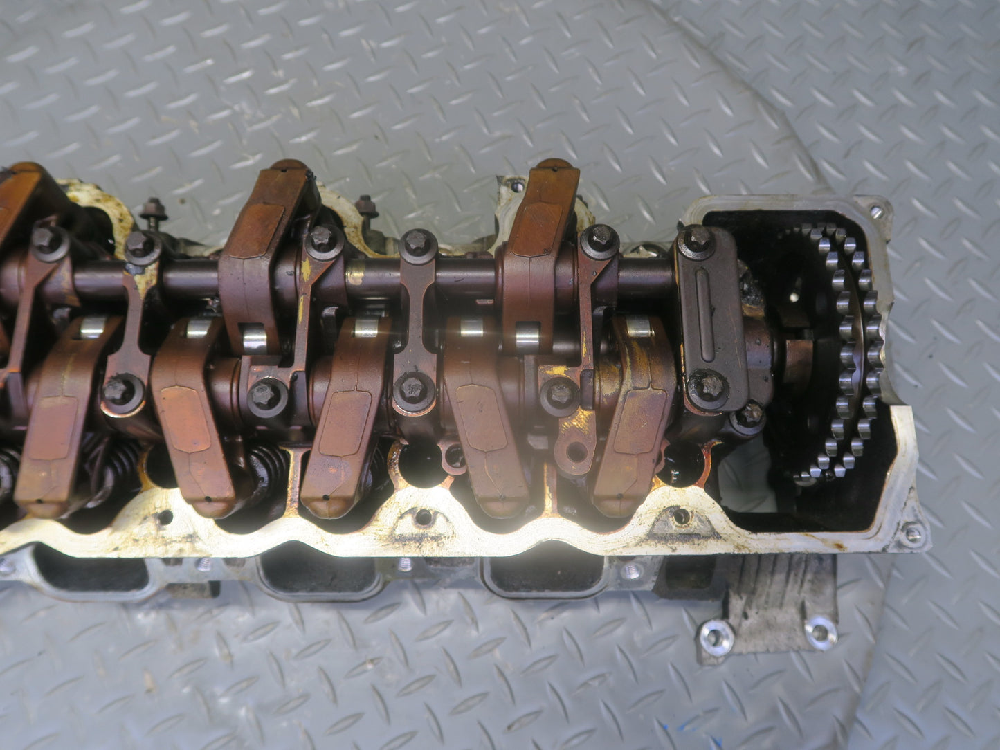 02-05 Mercedes W463 G500 M113 Engine Left Cylinder Head w Camshaft 1130161601