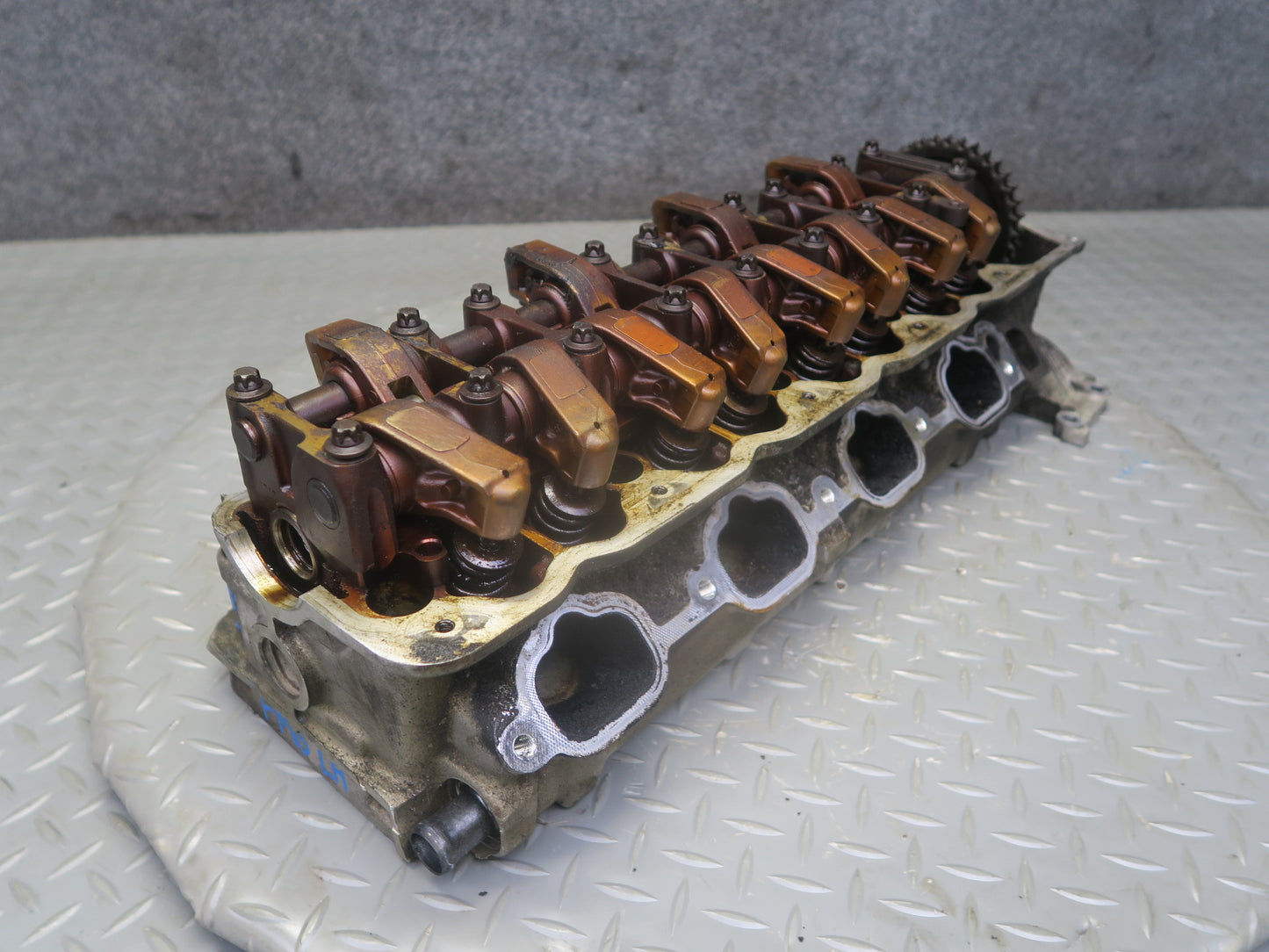 02-05 Mercedes W463 G500 M113 Engine Left Cylinder Head w Camshaft 1130161601