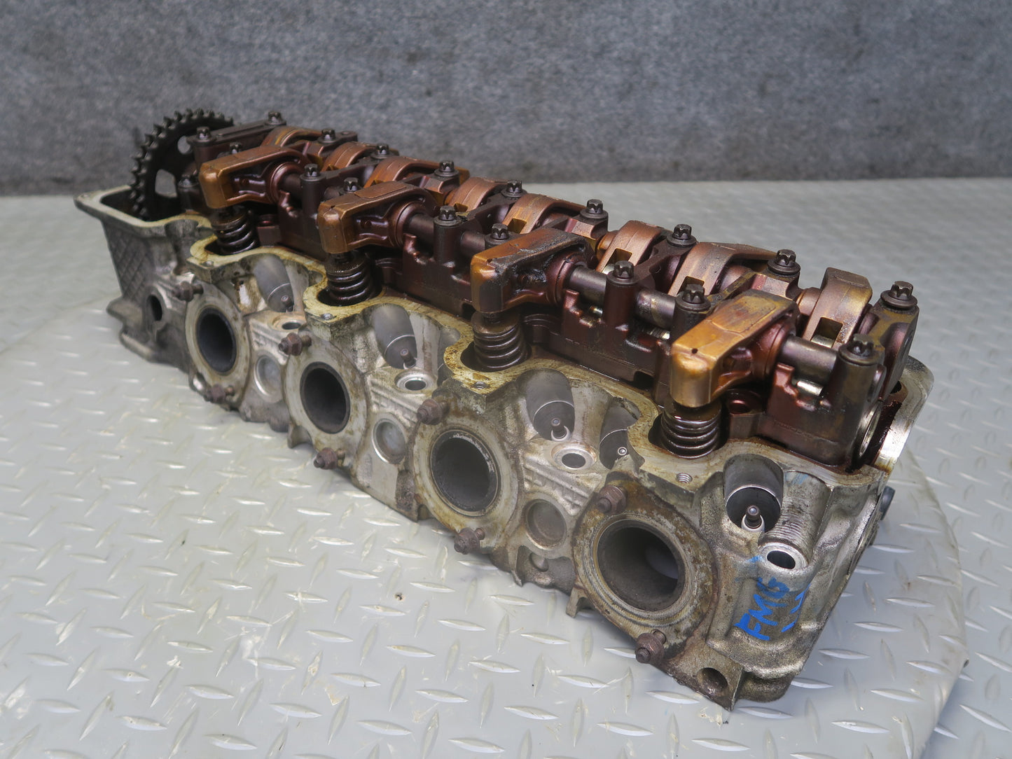 02-05 Mercedes W463 G500 M113 Engine Left Cylinder Head w Camshaft 1130161601