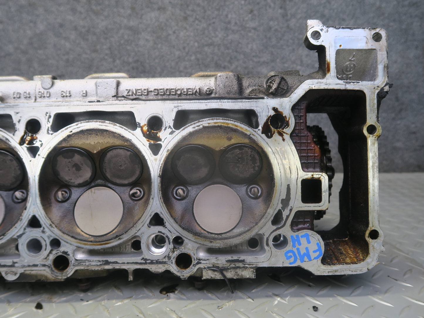 02-05 Mercedes W463 G500 M113 Engine Left Cylinder Head w Camshaft 1130161601