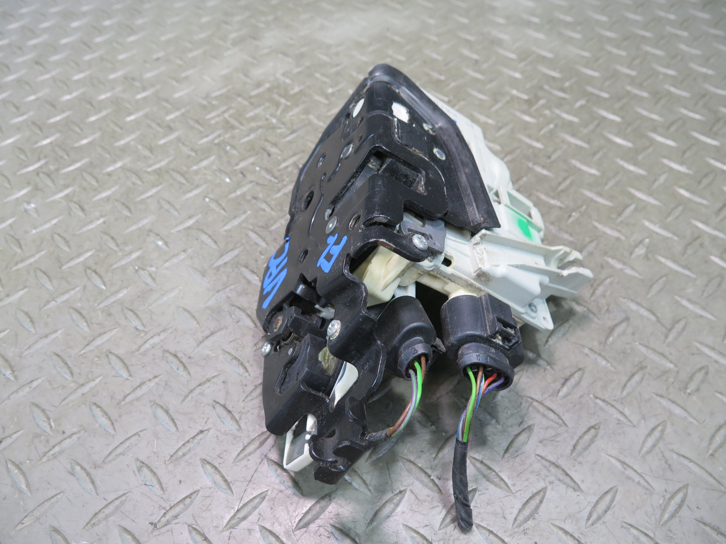 2011-2018 Porsche Cayenne 958 Front Left Driver Side Door Latch Lock Actuator