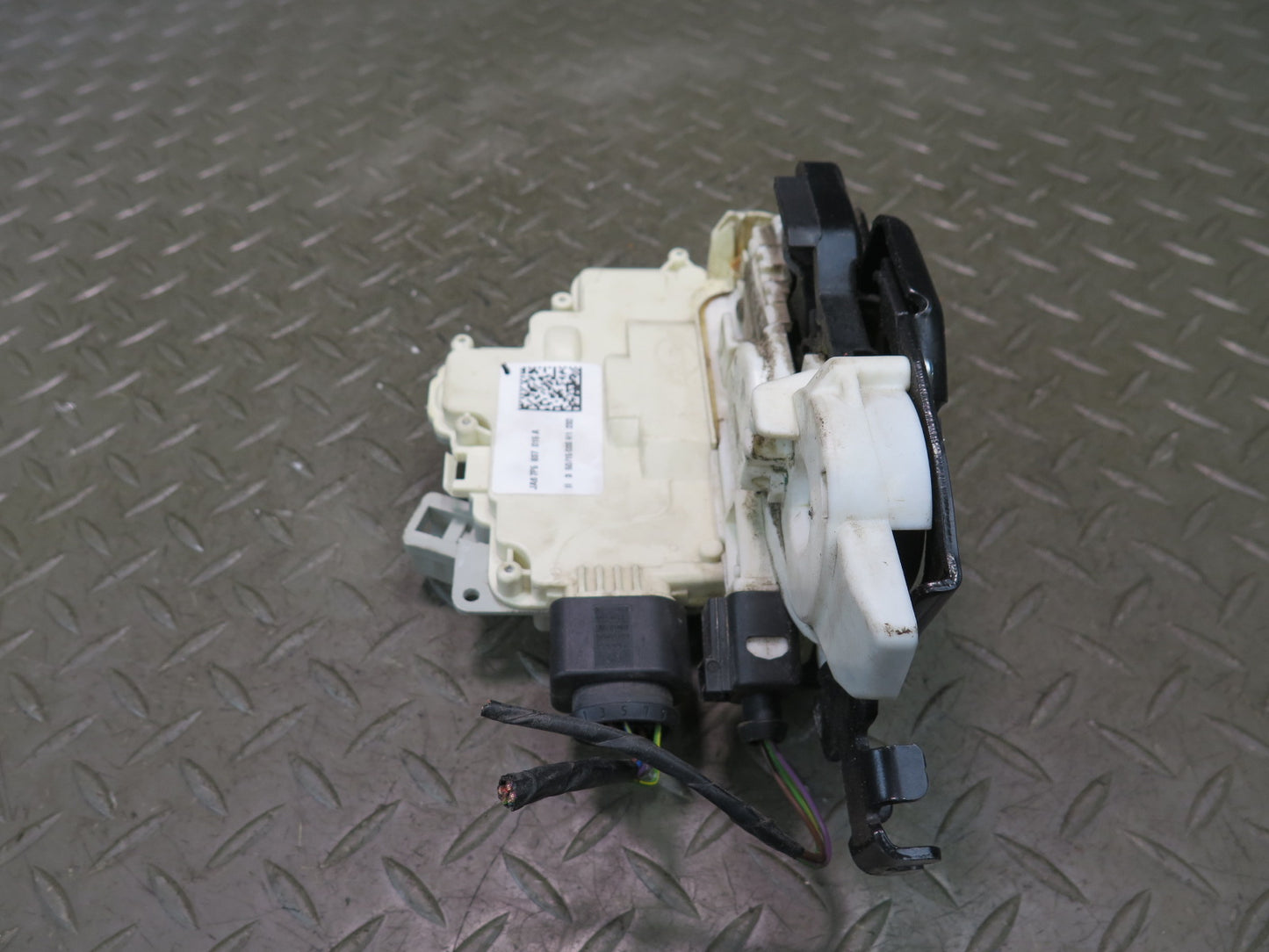 2011-2018 Porsche Cayenne 958 Front Left Driver Side Door Latch Lock Actuator