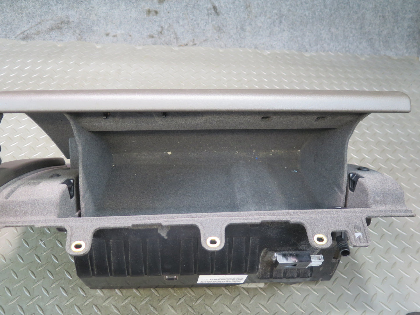 2011-2018 Porsche Cayenne 958 Front Right Dash Glove Box Compartment Storage