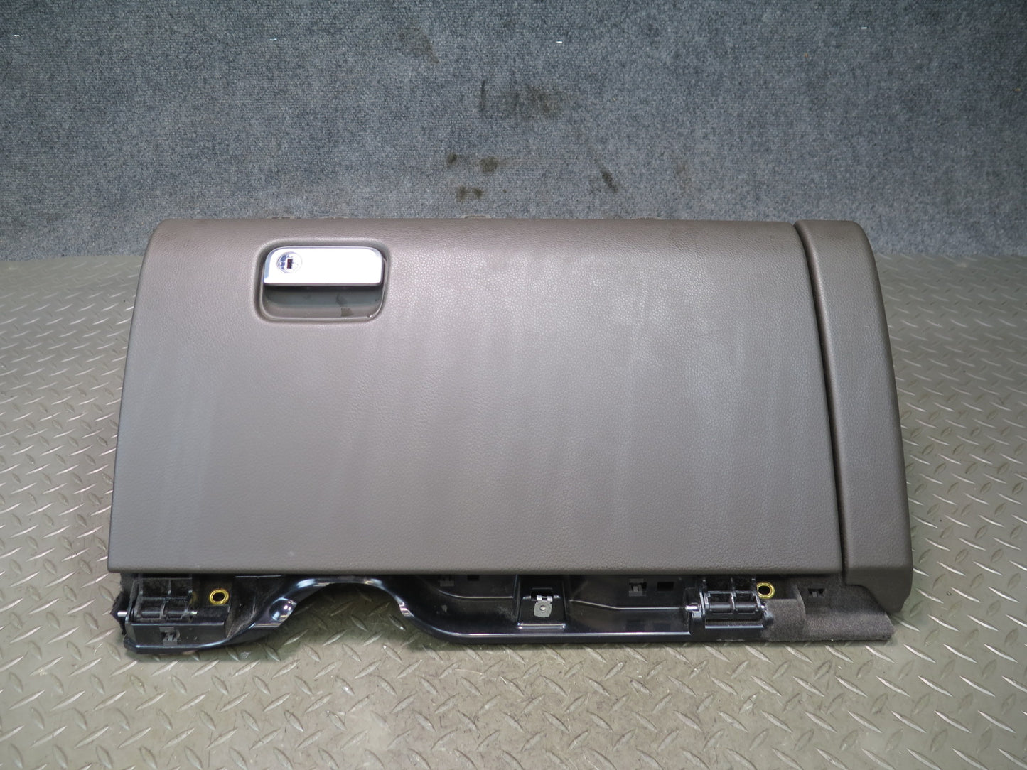 2011-2018 Porsche Cayenne 958 Front Right Dash Glove Box Compartment Storage