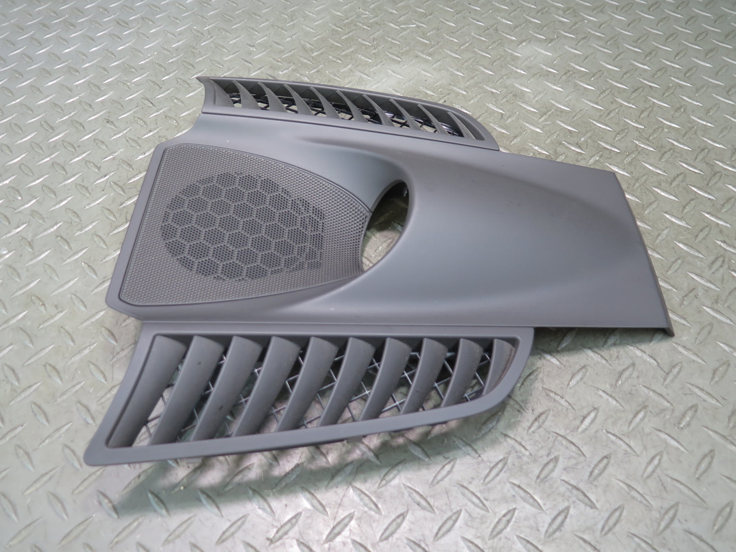 2011-2018 Porsche Cayenne 958 Front Dashboard Center Speaker Grille Trim Cover