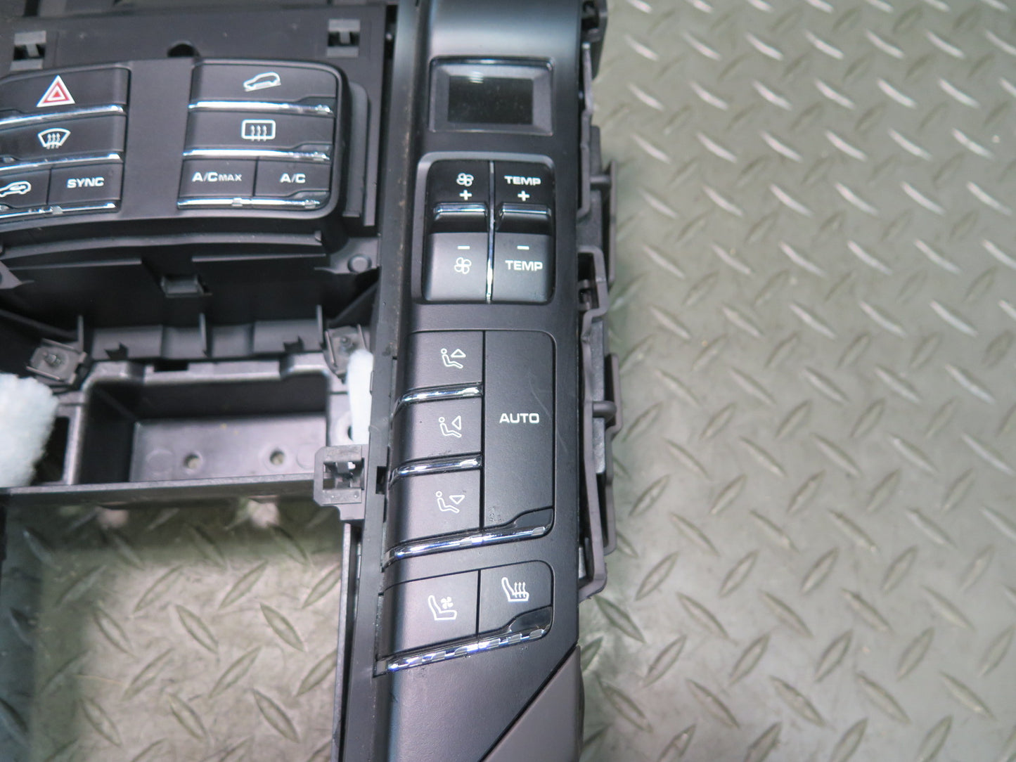 2016 Porsche Cayenne 958.2 E-hybrid Center Console Climate Control Switch Panel