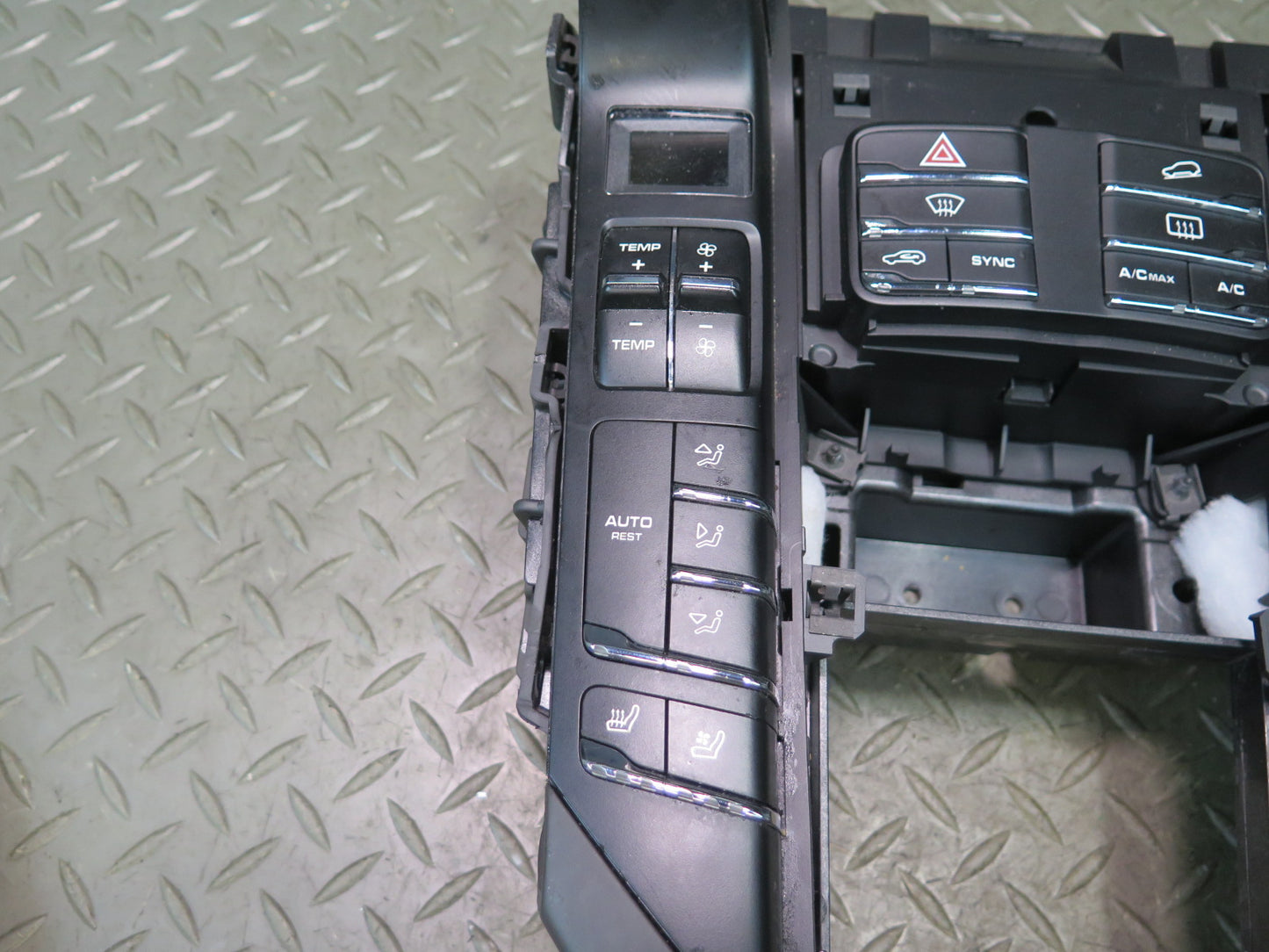 2016 Porsche Cayenne 958.2 E-hybrid Center Console Climate Control Switch Panel