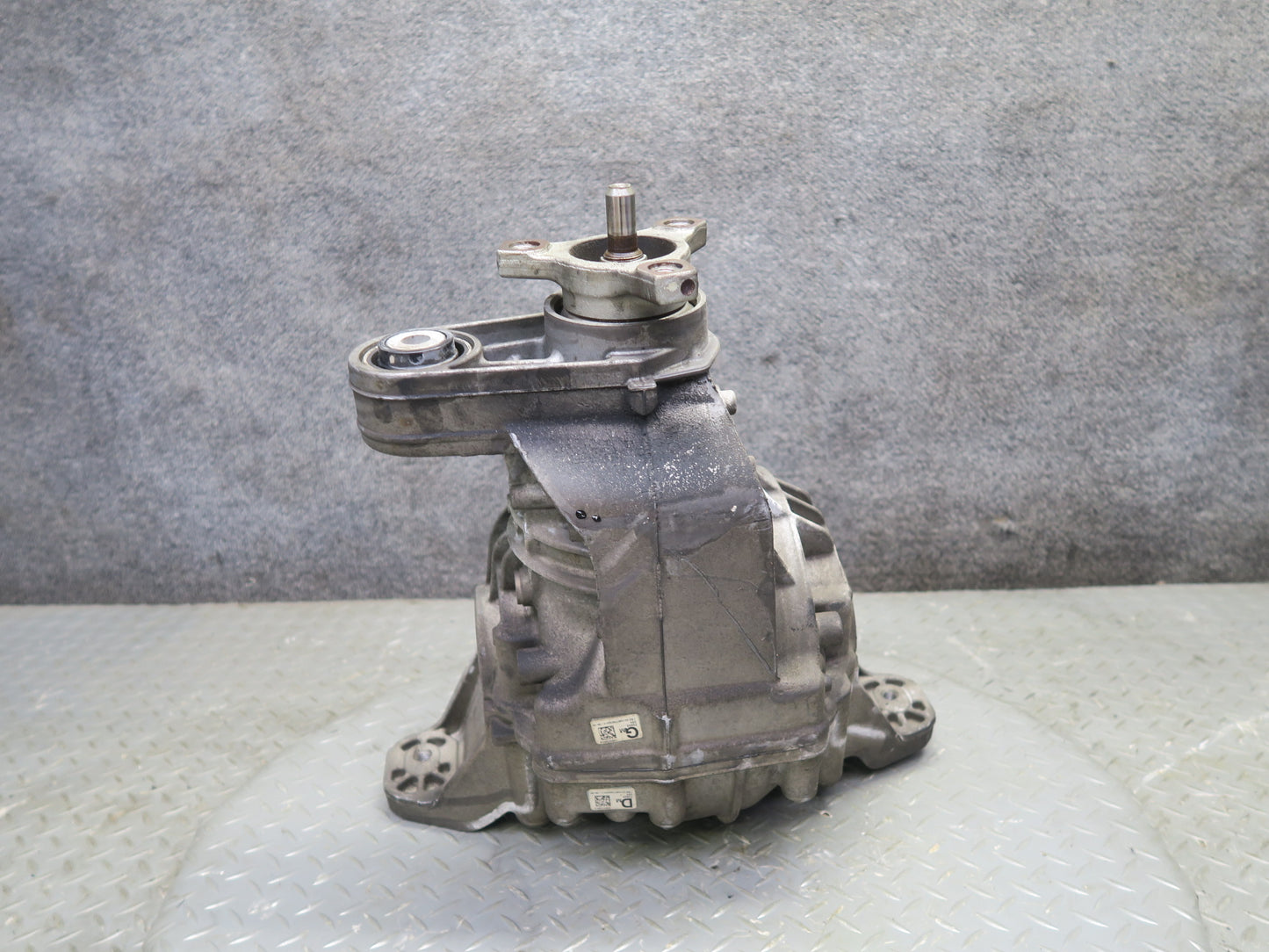 17-23 Alfa Romeo Stelvio Q4 2.0L AWD Rear Differential Axle Carrier 3.73 Ratio
