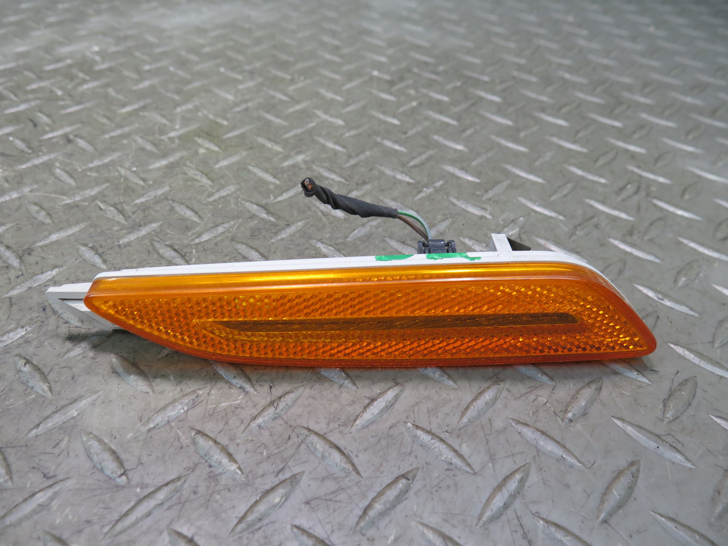 15-18 Porsche Cayenne 958 Front Right Side Marker Light Lamp