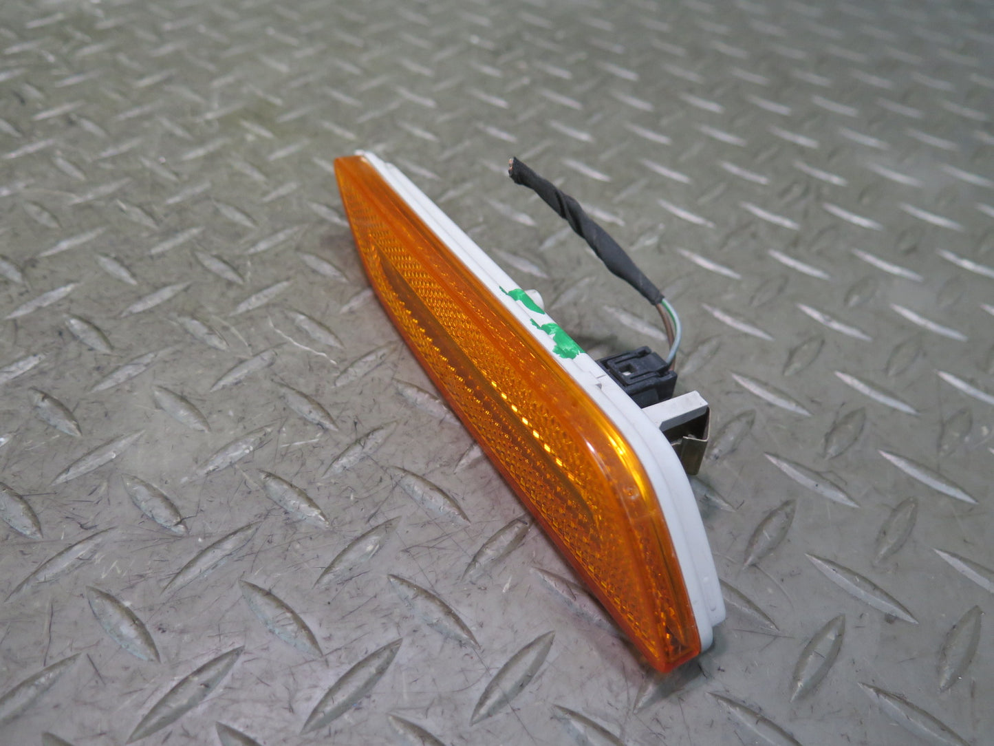 15-18 Porsche Cayenne 958 Front Right Side Marker Light Lamp