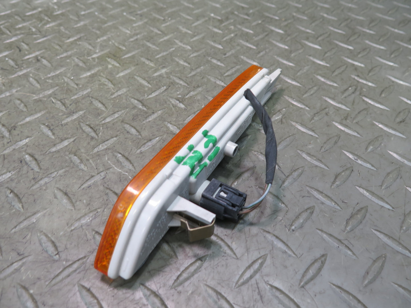 15-18 Porsche Cayenne 958 Front Right Side Marker Light Lamp
