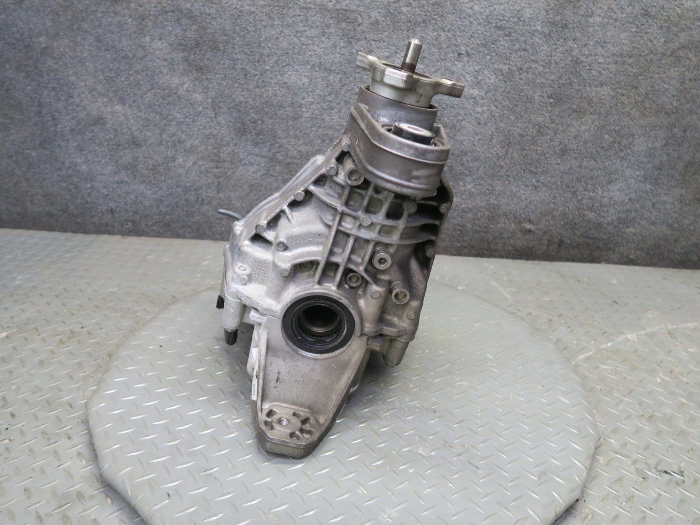 17-23 Alfa Romeo Stelvio Q4 2.0L AWD Rear Differential Axle Carrier 3.73 Ratio