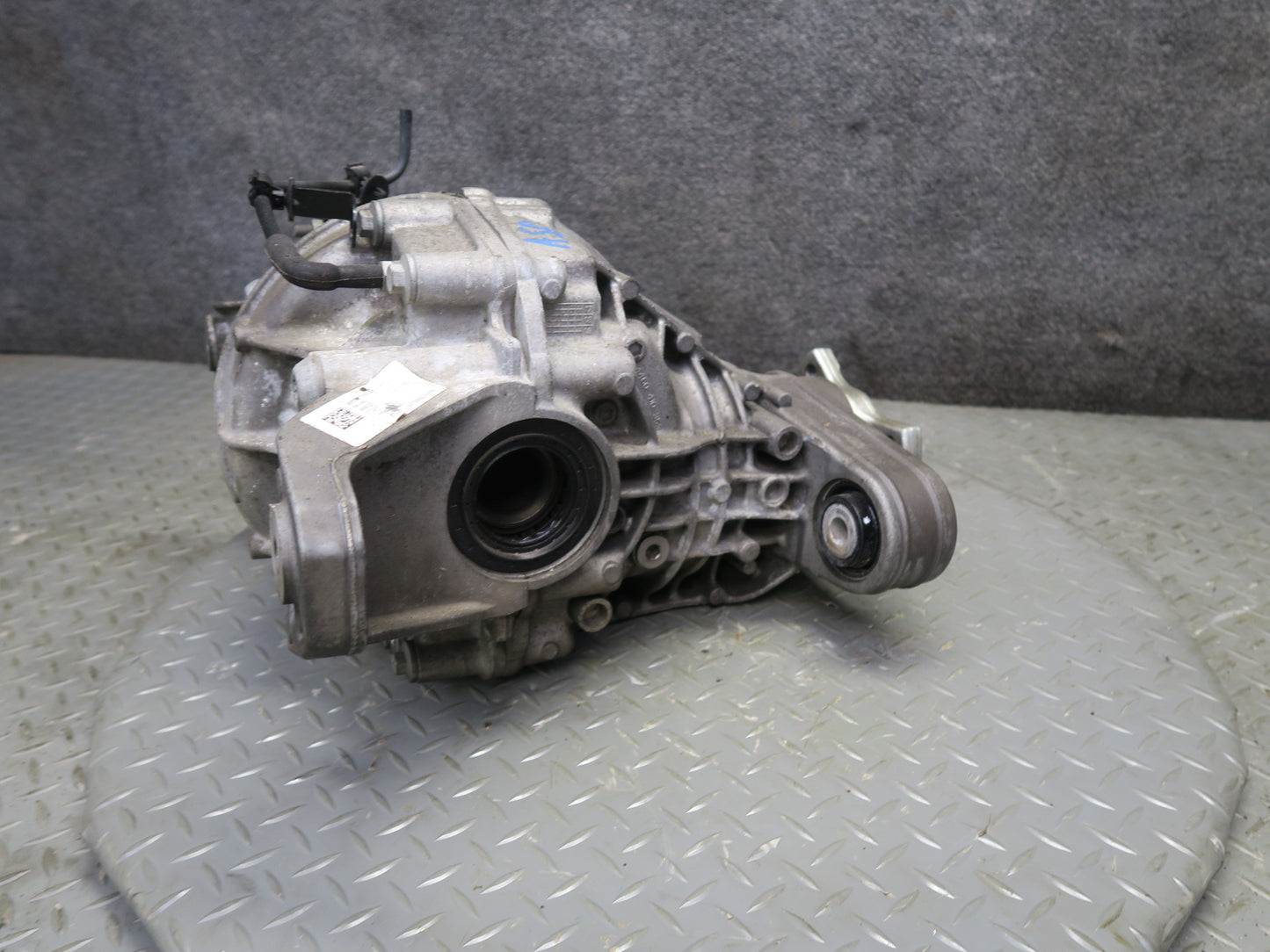 17-23 Alfa Romeo Stelvio Q4 2.0L AWD Rear Differential Axle Carrier 3.73 Ratio