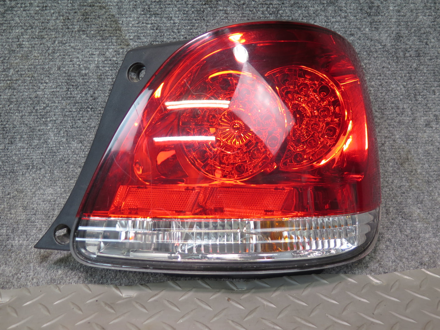 01-05 Lexus GS300 GS430 Rear Right Outer Tail Light Lamp LED Eagle Eyes