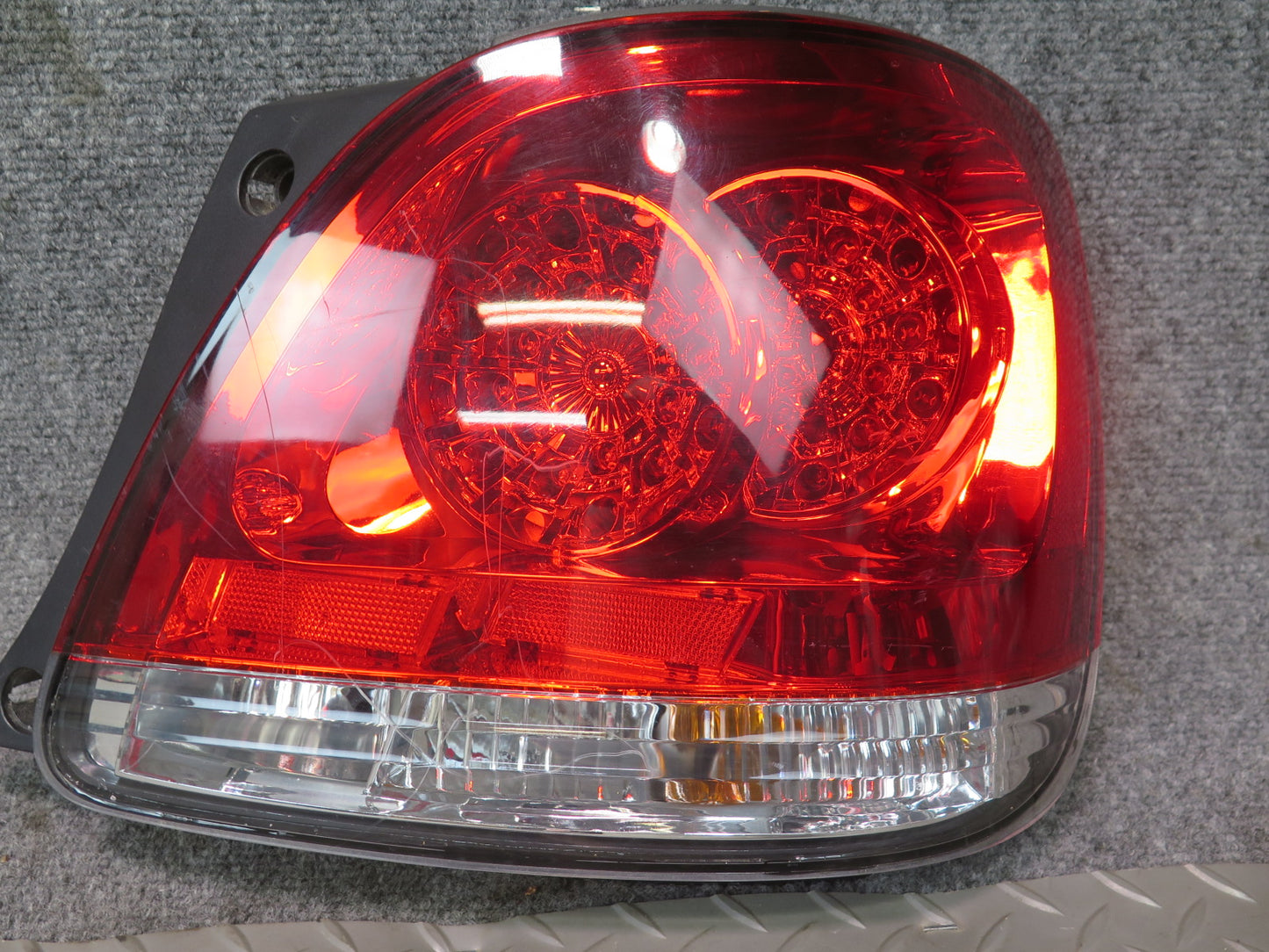 01-05 Lexus GS300 GS430 Rear Right Outer Tail Light Lamp LED Eagle Eyes