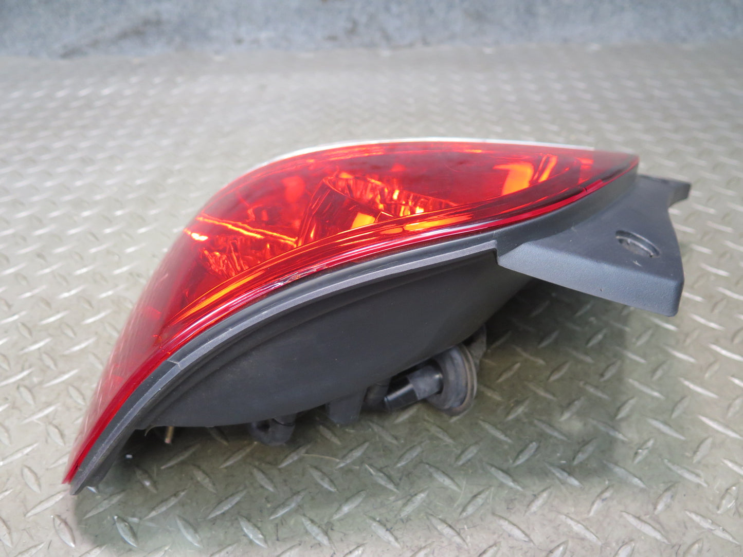 01-05 Lexus GS300 GS430 Rear Right Outer Tail Light Lamp LED Eagle Eyes