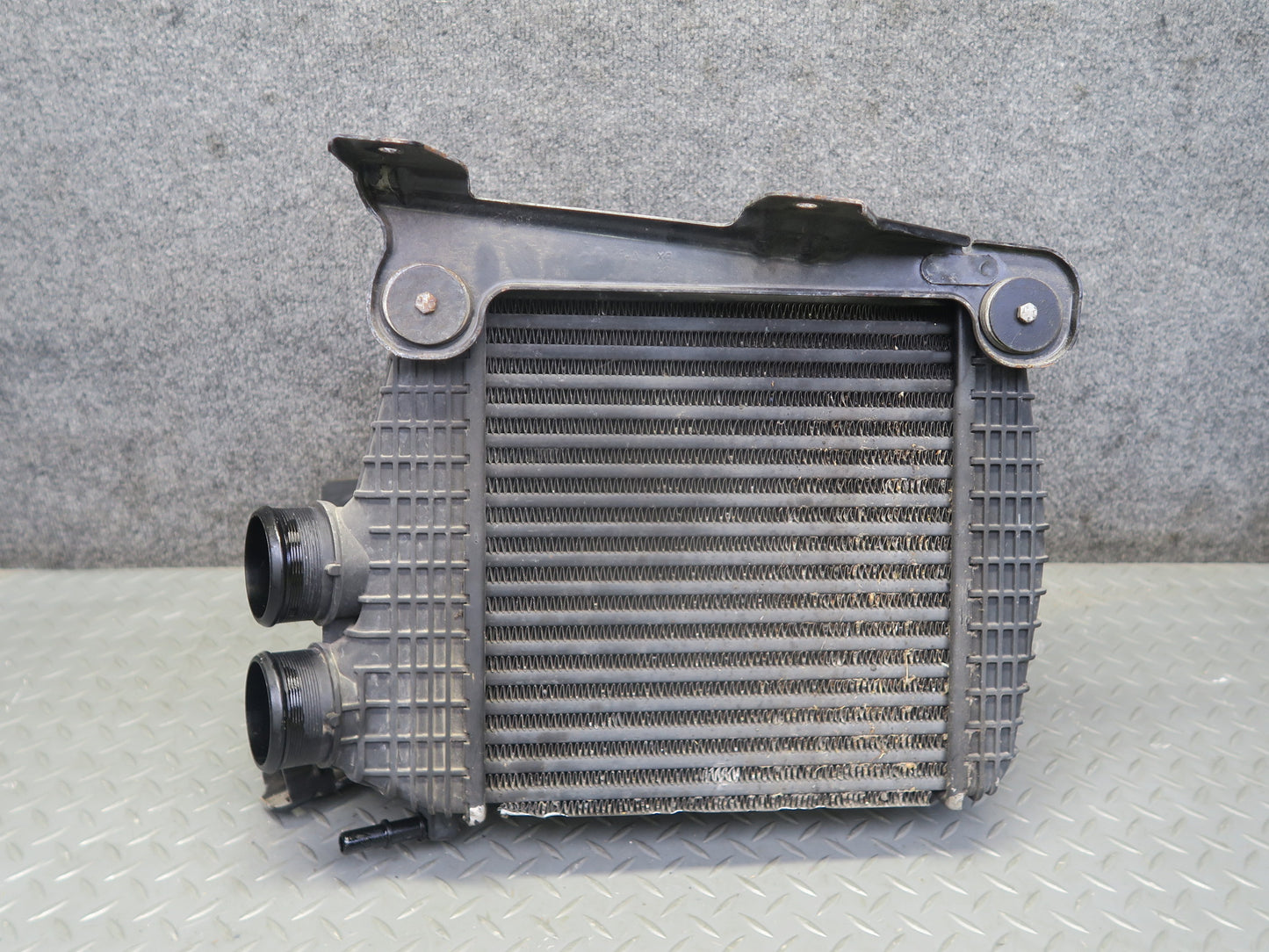 2017-2020 Maserati Levante M161 3.0L Right Intercooler Radiator w Shroud