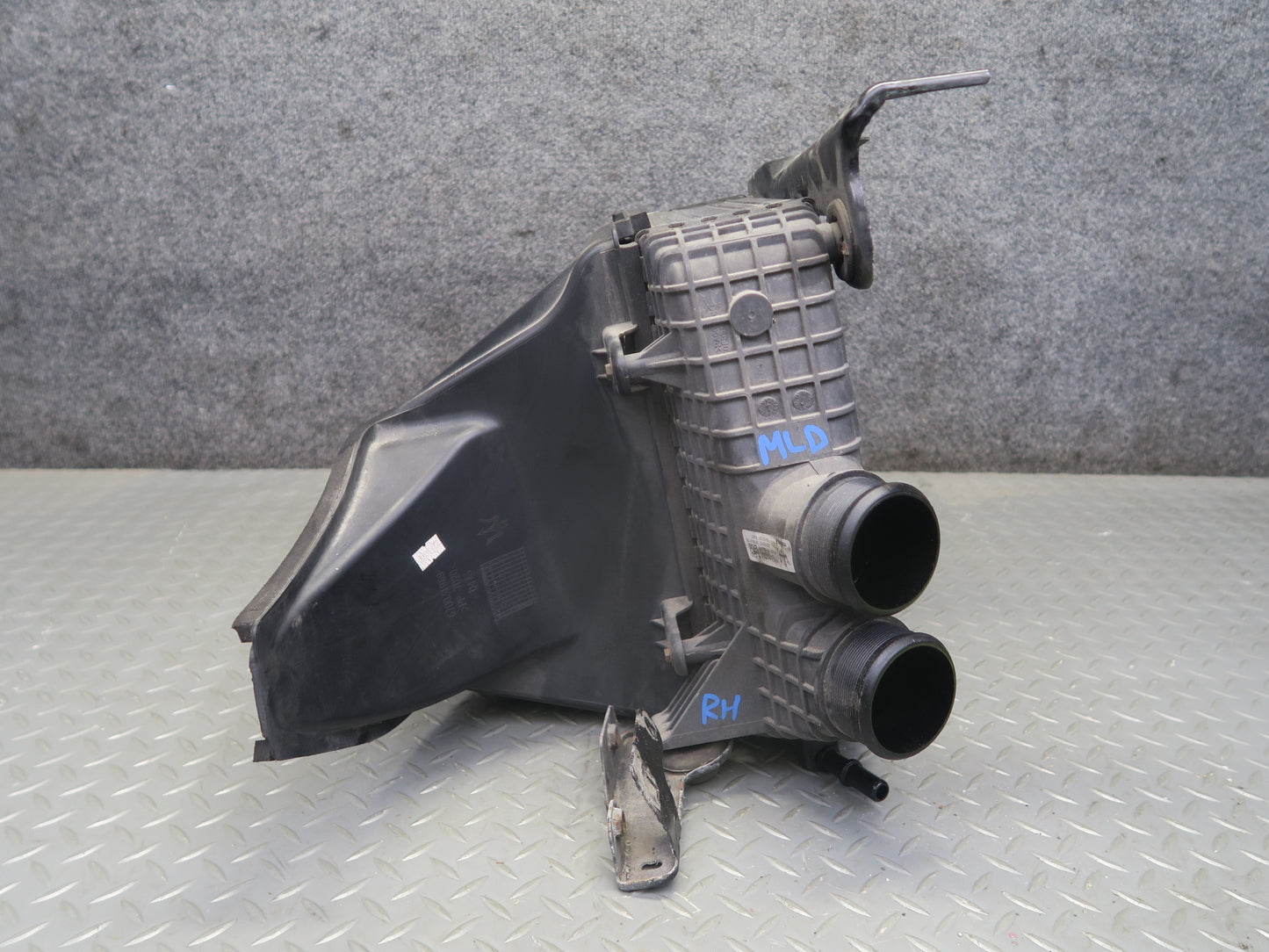 2017-2020 Maserati Levante M161 3.0L Right Intercooler Radiator w Shroud