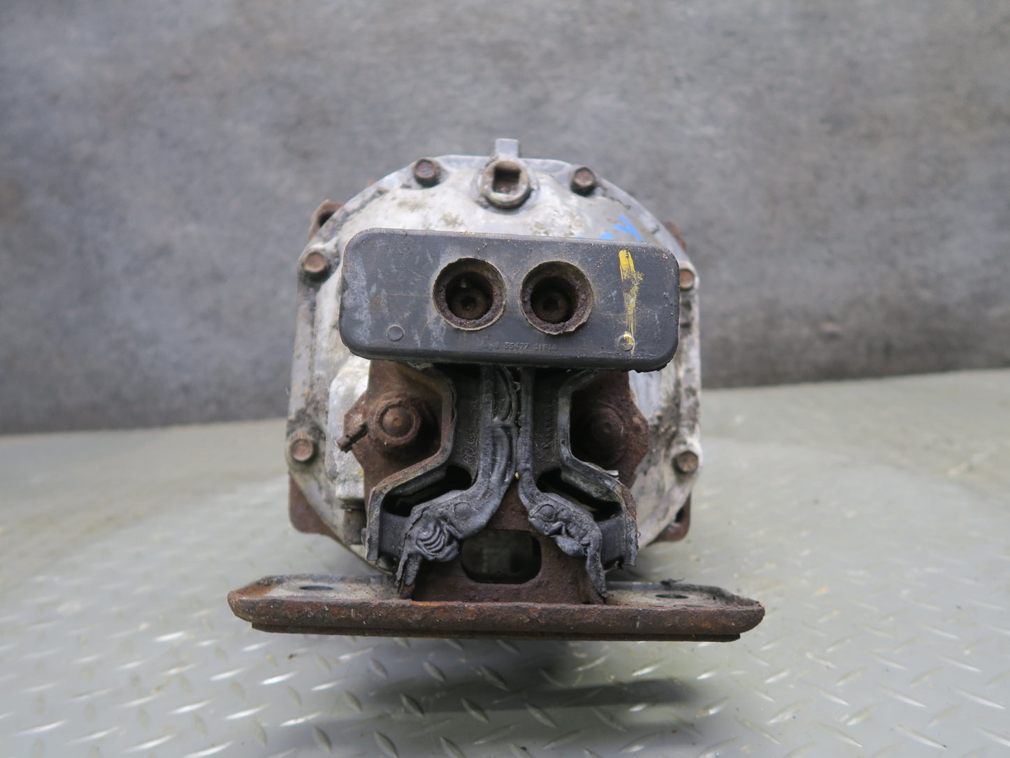 84-87 Nissan Z31 300ZX NA Rear Axle Differential Carrier 3.7 Ratio OEM