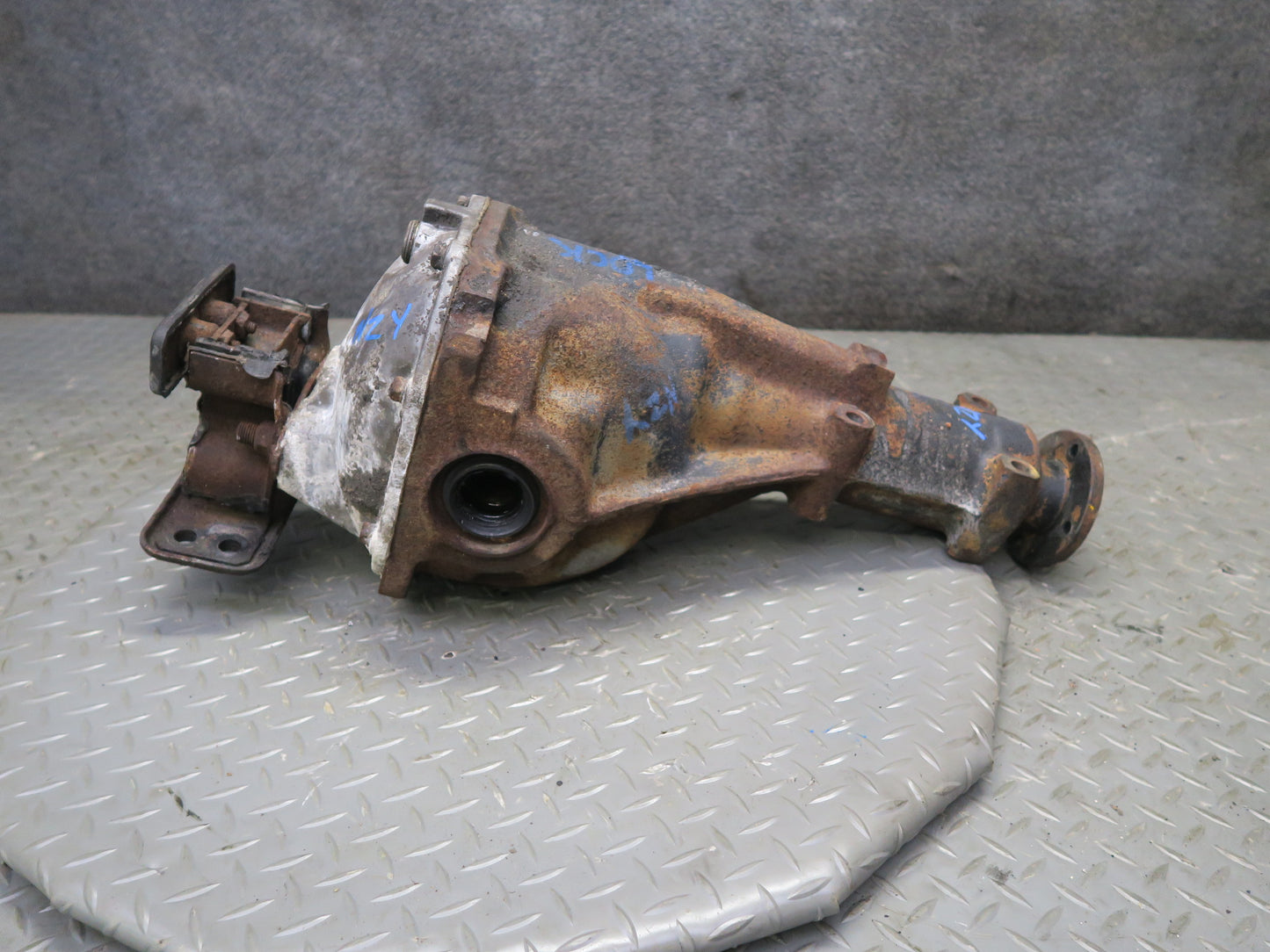 84-87 Nissan Z31 300ZX NA Rear Axle Differential Carrier 3.7 Ratio OEM