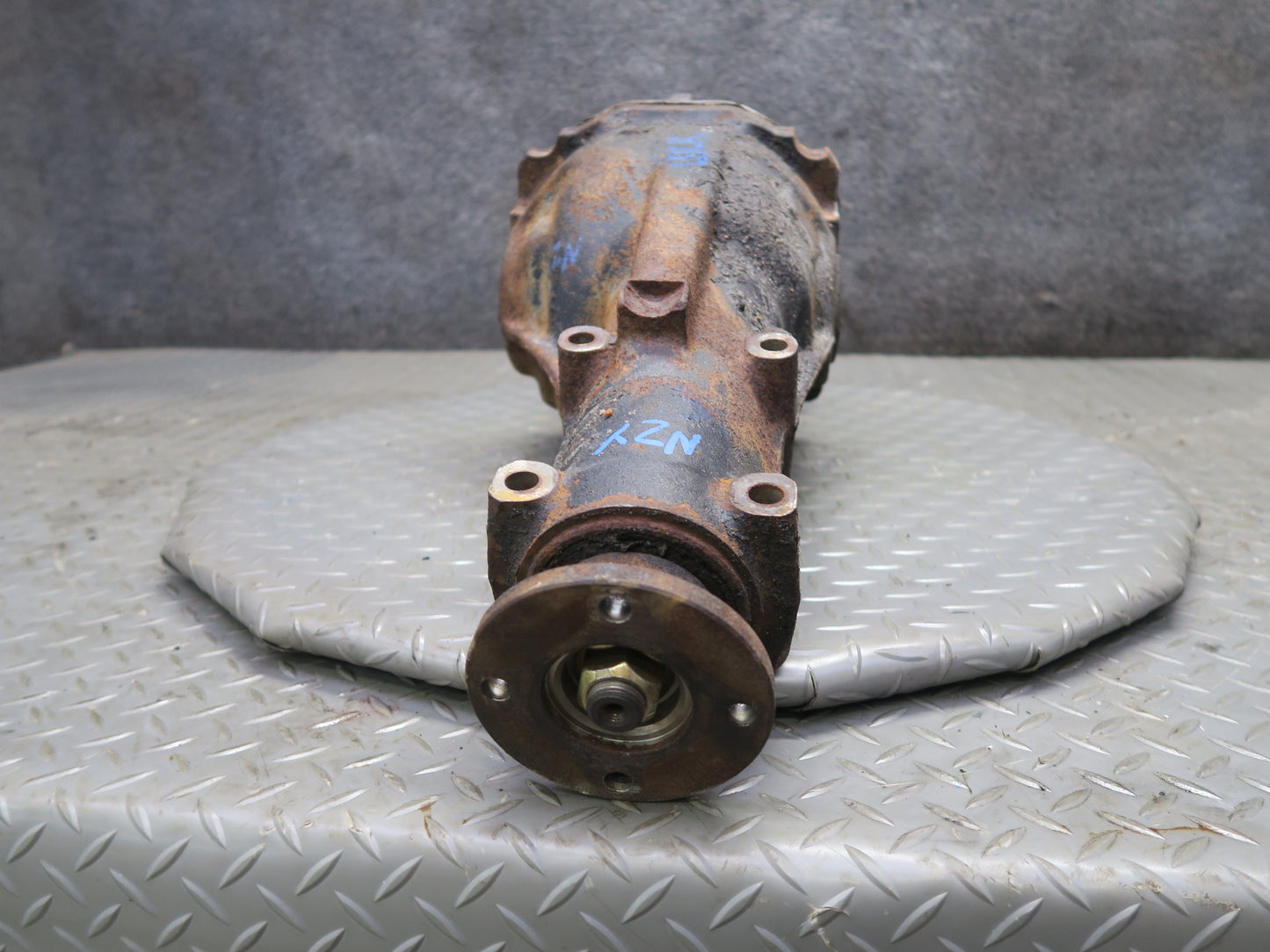 84-87 Nissan Z31 300ZX NA Rear Axle Differential Carrier 3.7 Ratio OEM