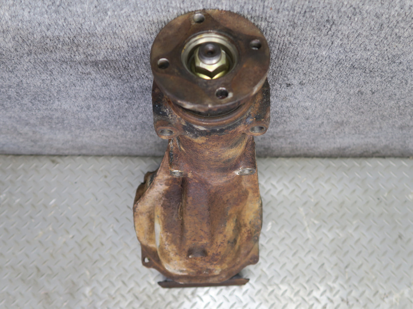 84-87 Nissan Z31 300ZX NA Rear Axle Differential Carrier 3.7 Ratio OEM