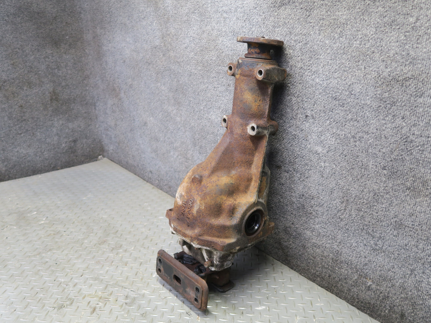 84-87 Nissan Z31 300ZX NA Rear Axle Differential Carrier 3.7 Ratio OEM