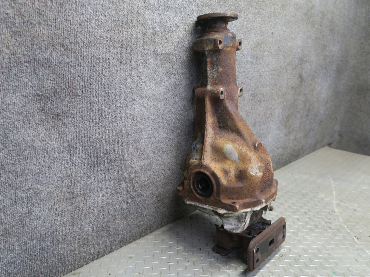 84-87 Nissan Z31 300ZX NA Rear Axle Differential Carrier 3.7 Ratio OEM