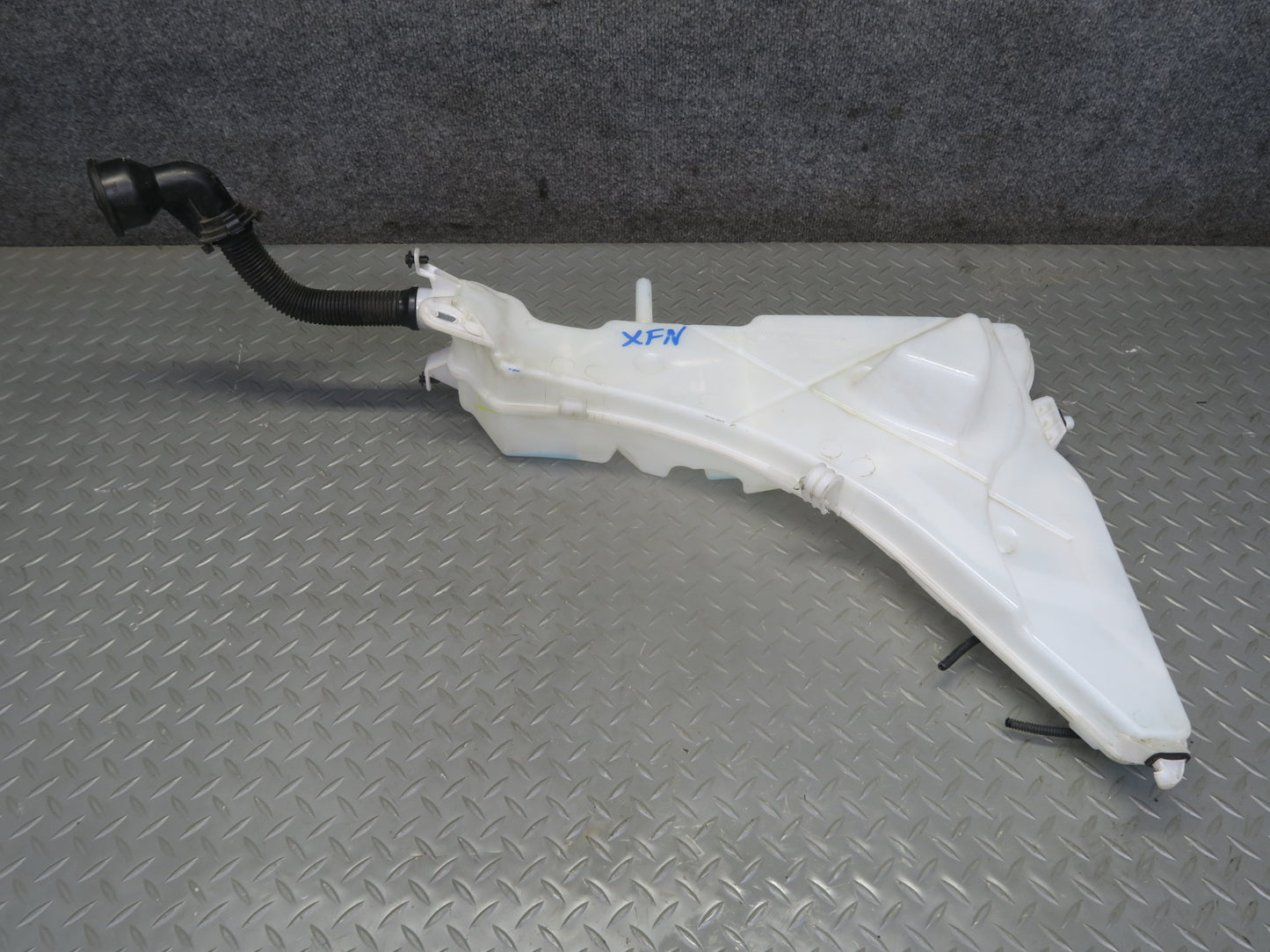 2014-2018 BMW F15 X5 Windshield Washer Fluid Reservoir Tank w Pump 7292423