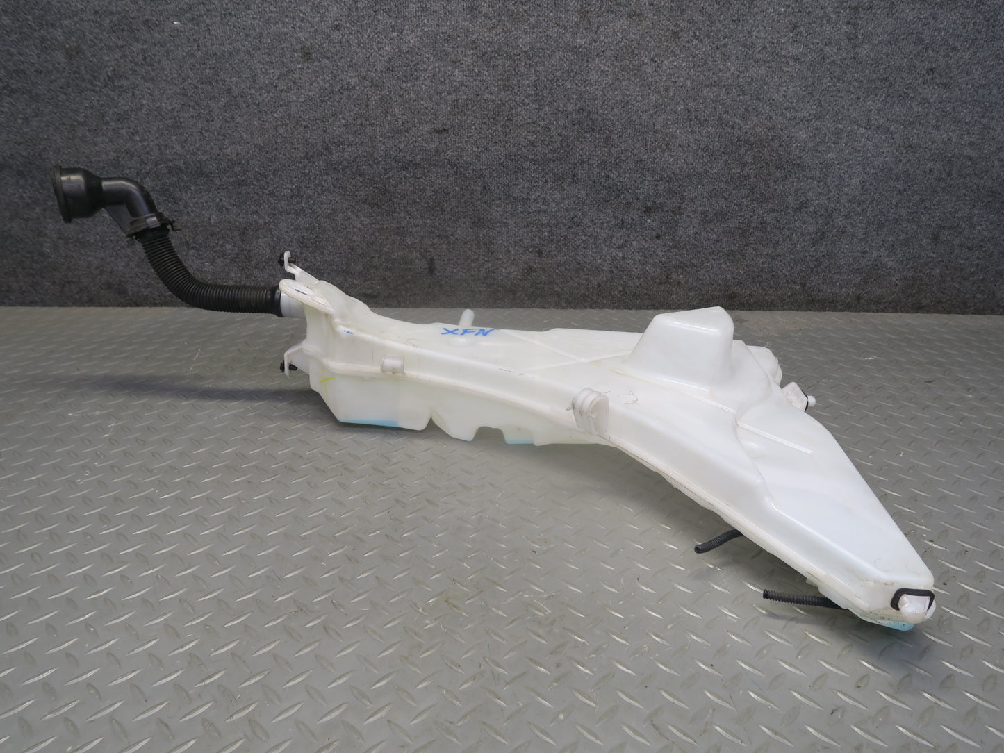 2014-2018 BMW F15 X5 Windshield Washer Fluid Reservoir Tank w Pump 7292423