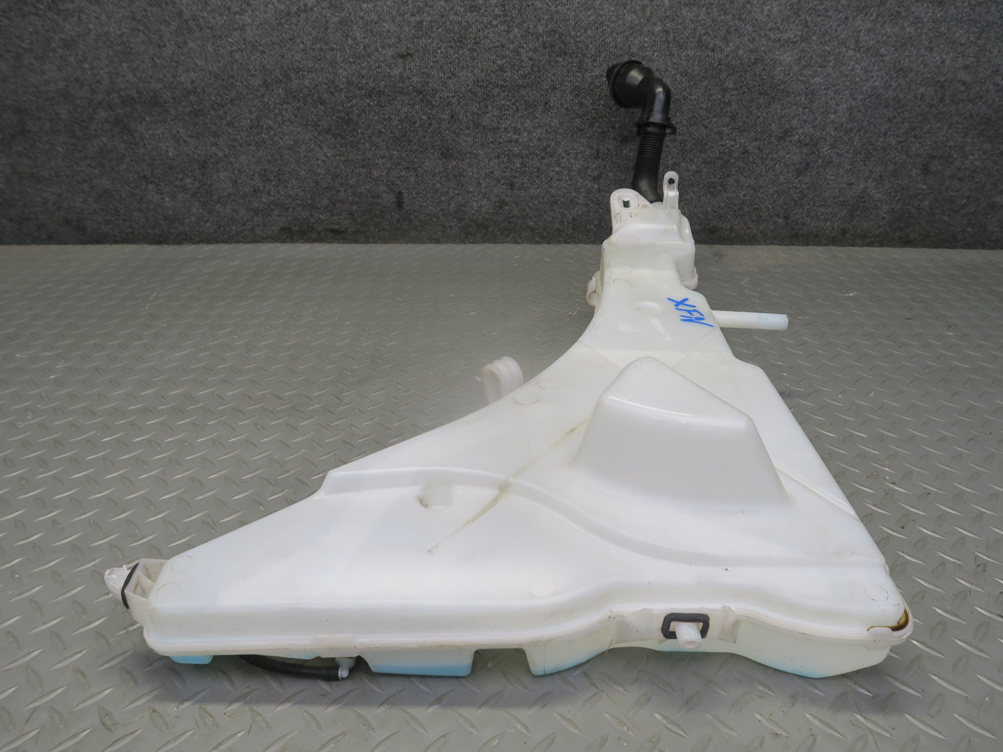 2014-2018 BMW F15 X5 Windshield Washer Fluid Reservoir Tank w Pump 7292423