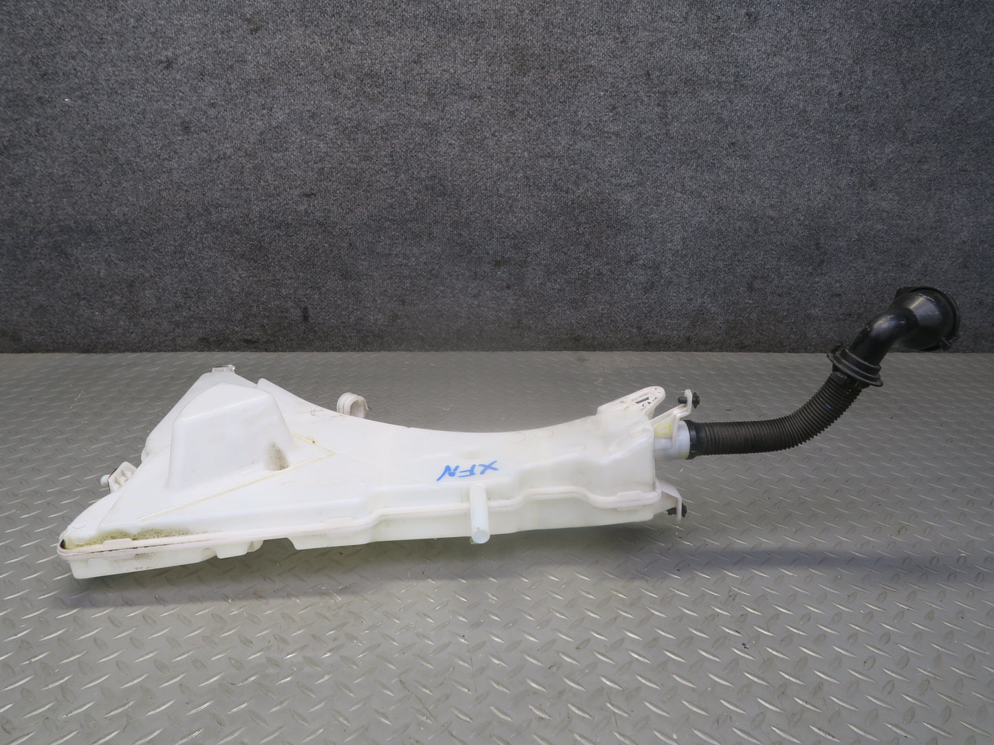 2014-2018 BMW F15 X5 Windshield Washer Fluid Reservoir Tank w Pump 7292423