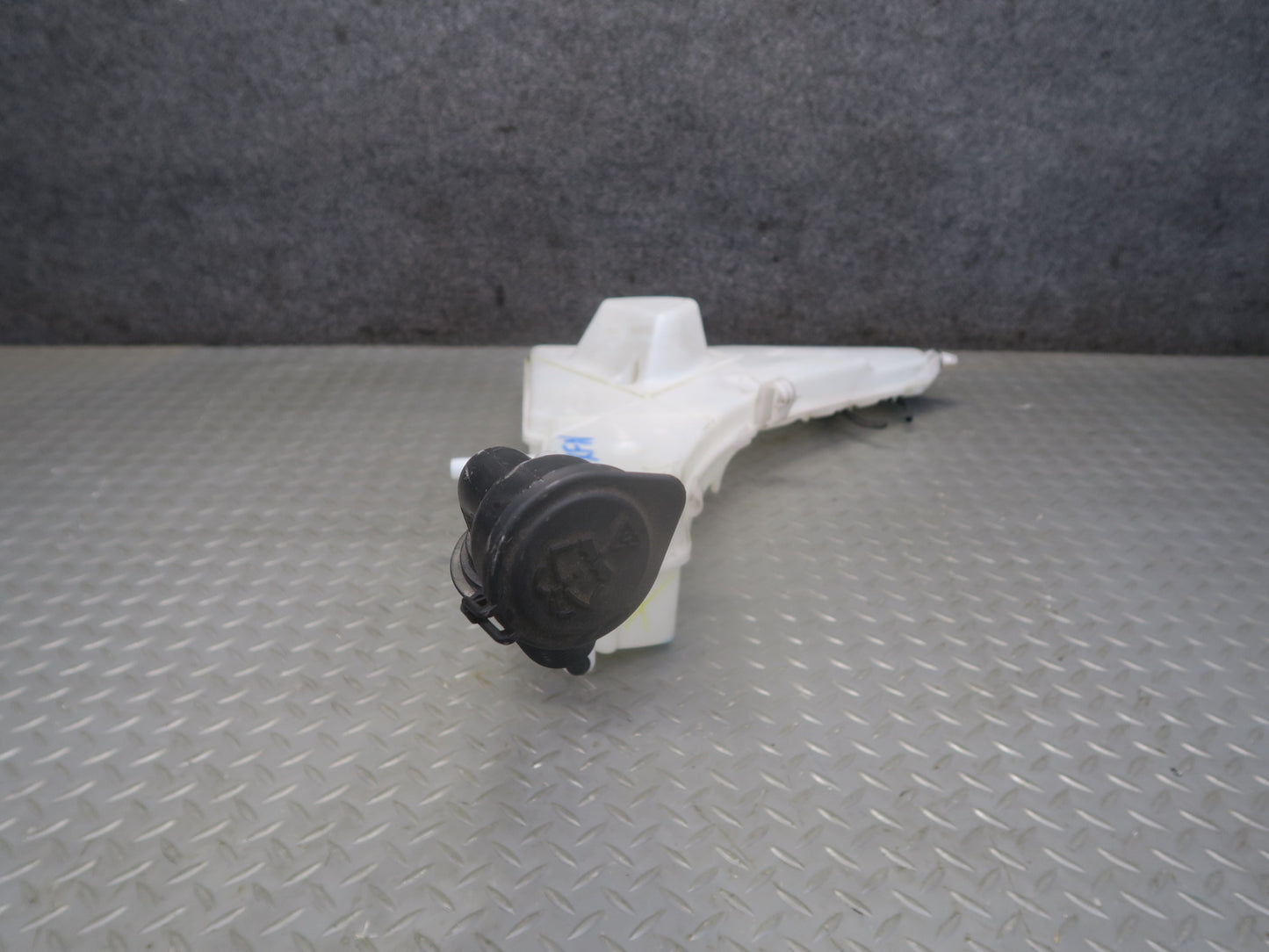 2014-2018 BMW F15 X5 Windshield Washer Fluid Reservoir Tank w Pump 7292423