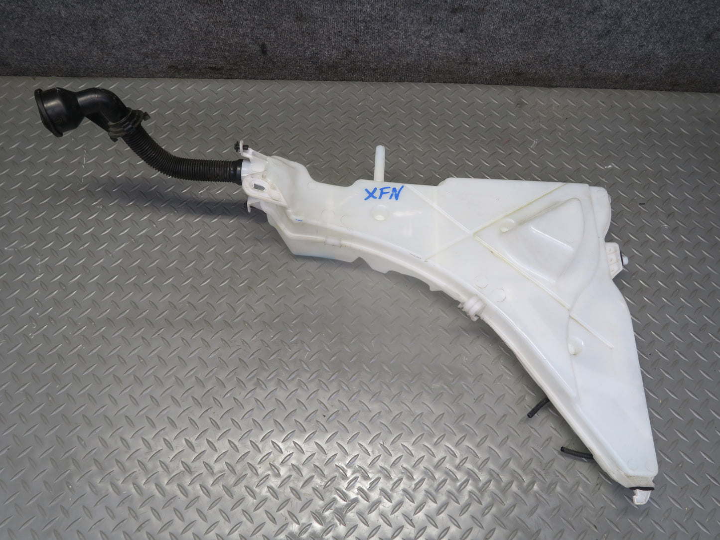 2014-2018 BMW F15 X5 Windshield Washer Fluid Reservoir Tank w Pump 7292423