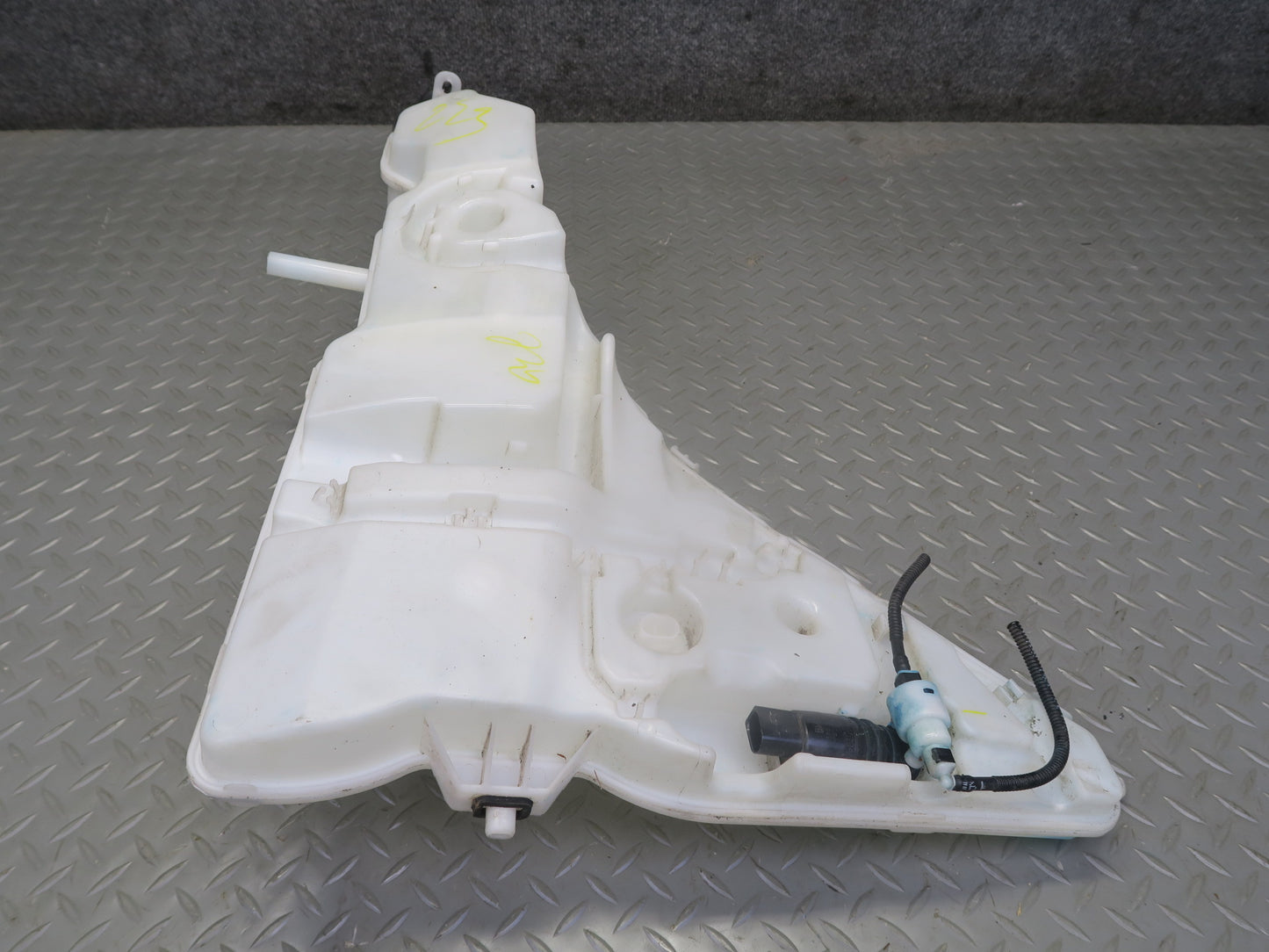 2014-2018 BMW F15 X5 Windshield Washer Fluid Reservoir Tank w Pump 7292423