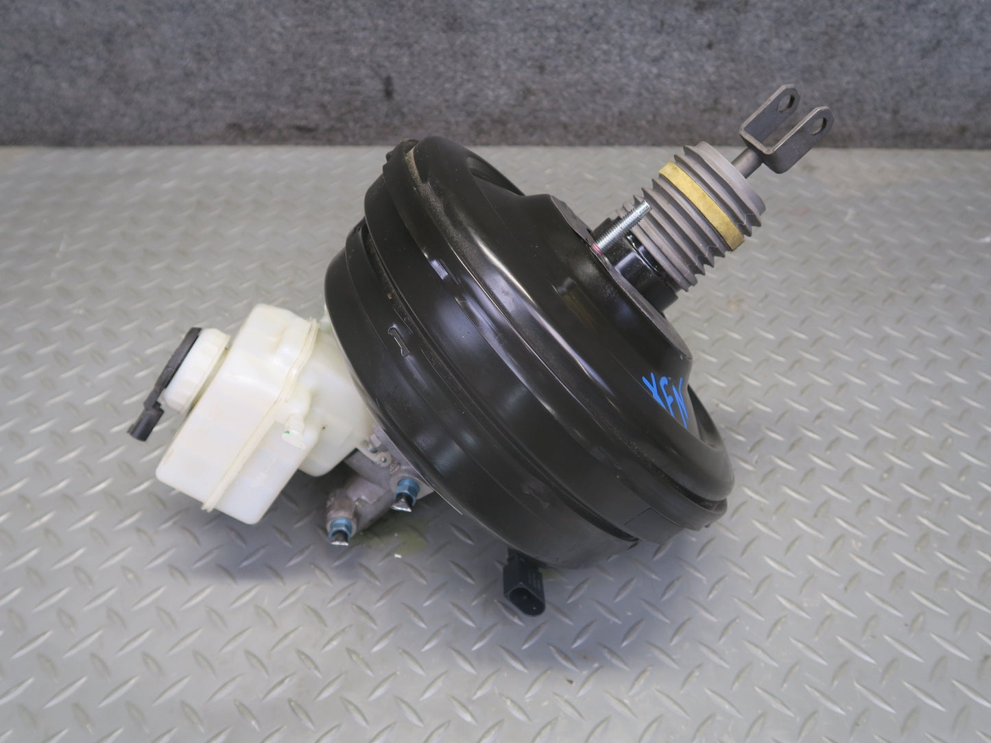 2014-2018 BMW F15 X5 3.0L 4.4L Brake Master Cylinder Booster Fluid Reservoir
