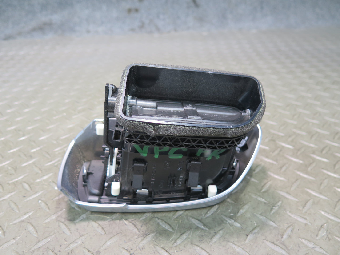 2011-2018 Porsche Cayenne 958 Dash Front Right A/C Air Vent Grille 7P5819704D