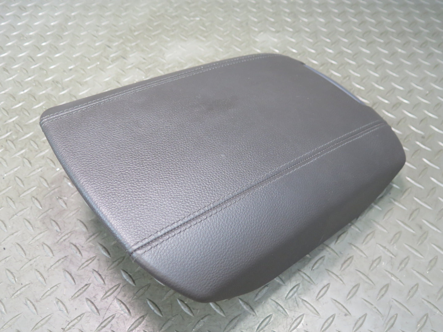 2011-2018 Porsche Cayenne 958 Center Console Lid Armrest Cover Agate Gray