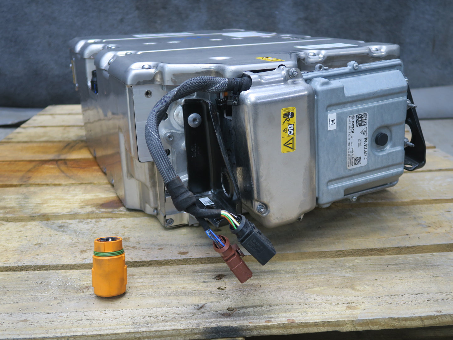 2015-2016 Porsche Cayenne 3.0L E Hybrid High Voltage Battery Pack w ECU Assembly