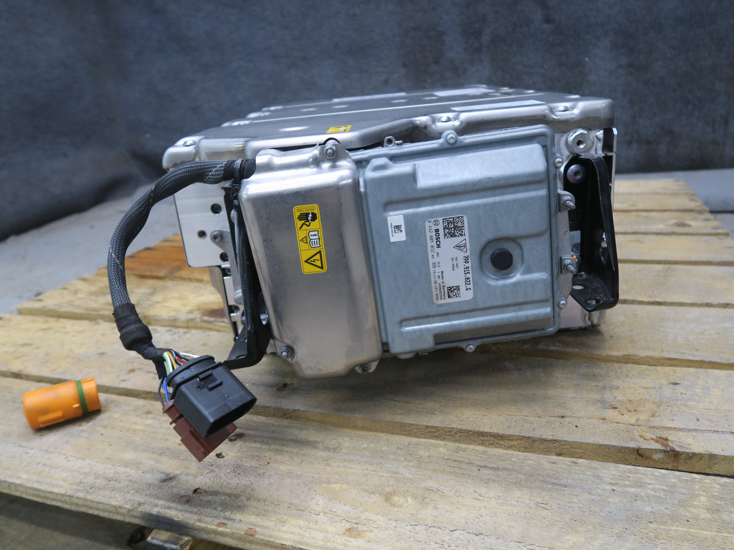 2015-2016 Porsche Cayenne 3.0L E Hybrid High Voltage Battery Pack w ECU Assembly