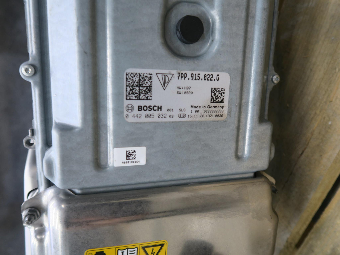 2015-2016 Porsche Cayenne 3.0L E Hybrid High Voltage Battery Pack w ECU Assembly